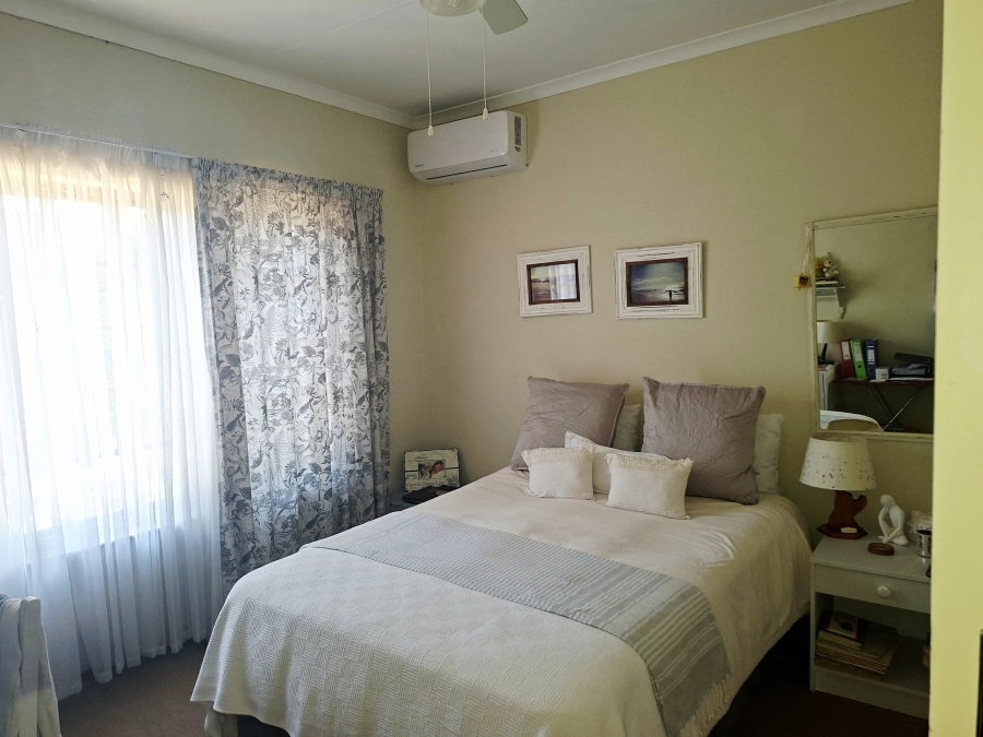 2 Bedroom Property for Sale in Golf View North West